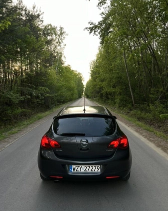 Opel Astra cena 26500 przebieg: 216000, rok produkcji 2011 z Grójec małe 137